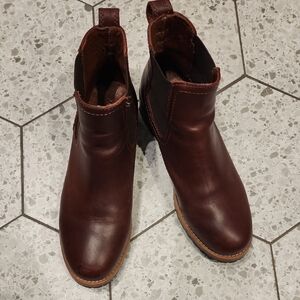 Chic Leather Ankle Boots in Rich Brown
